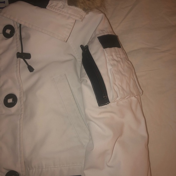 WHITE CANADA GOOSE JACKET w/ FUR HOOD ATTACHMENT - Picture 3 of 6